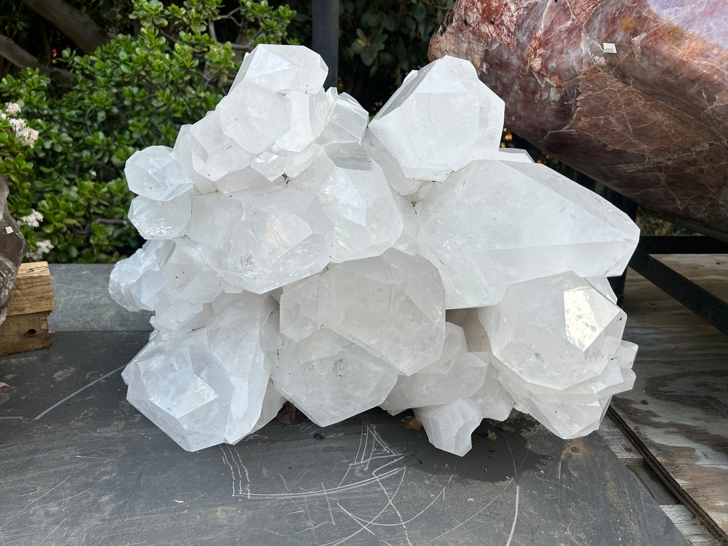 Large Quartz Cluster