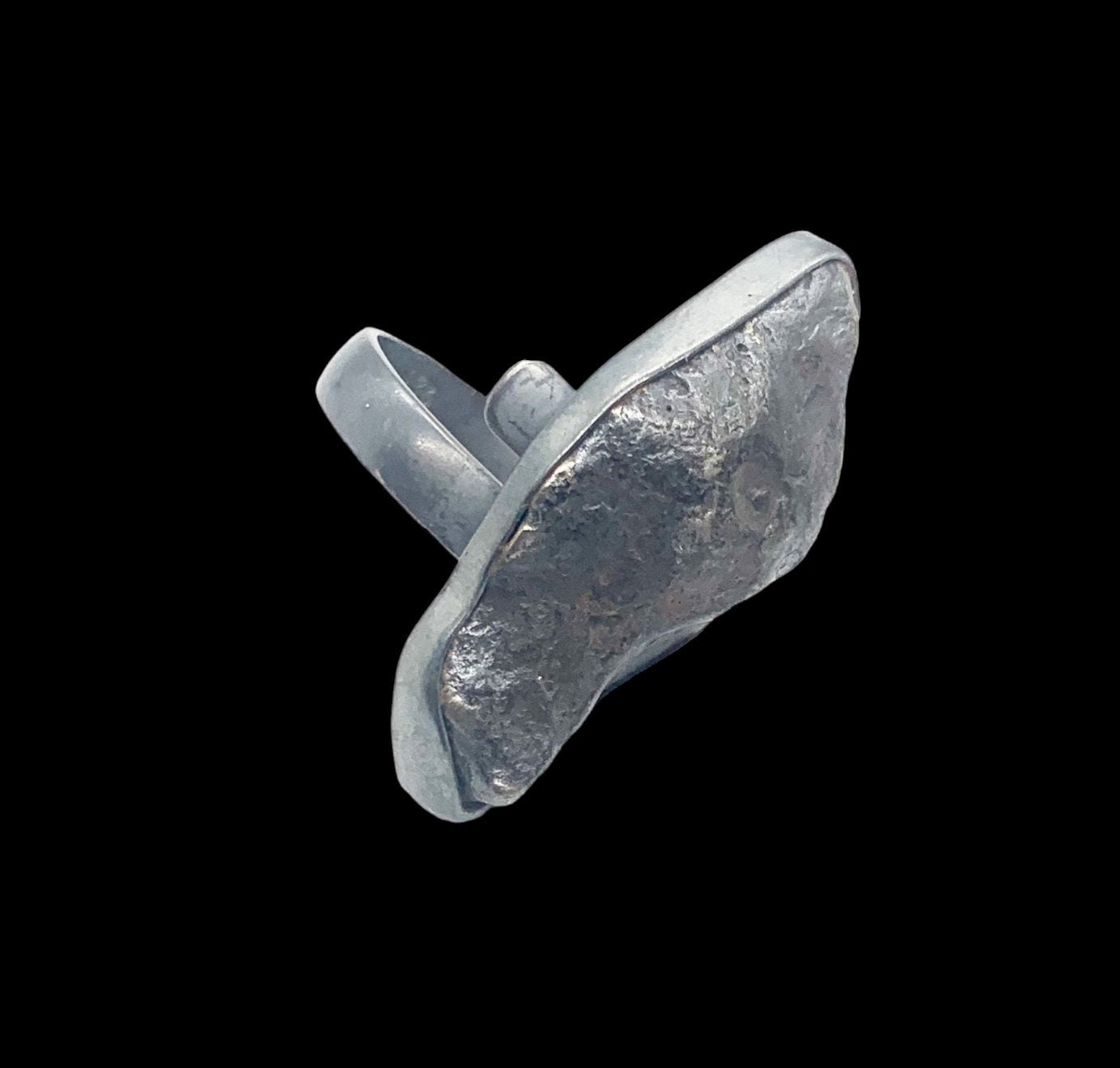 Statement meteorite ring